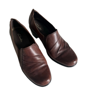 Clarks Brown Genuine Leather Loafers Low Heel Black Soles Rounded Toe